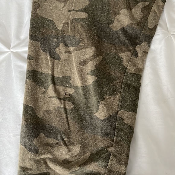 GARAGE Camo Joggers - Picture 5 of 6